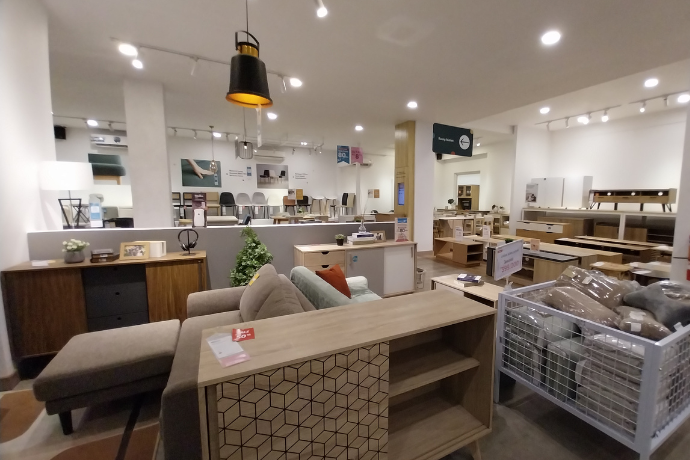 Light and bright furniture retail outlet<br />
