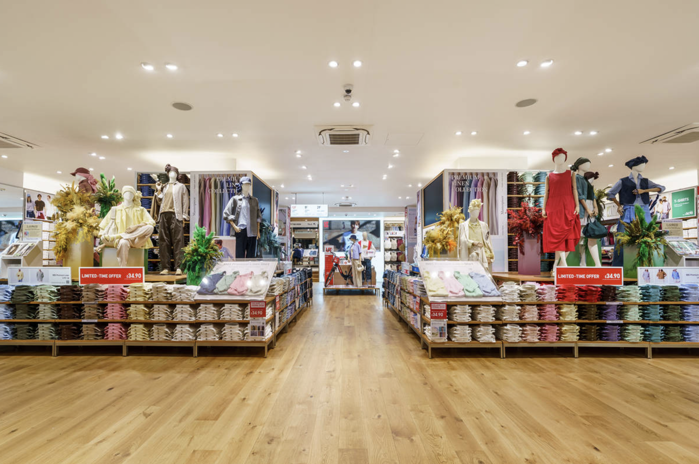Uniqlo store - garment RFID